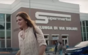 Esselunga; spot; mamma davanti al supermercato;