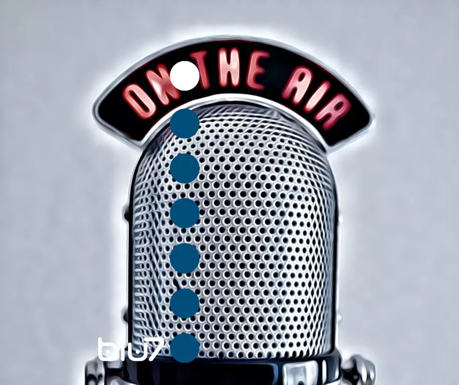 Radio; un microfono;